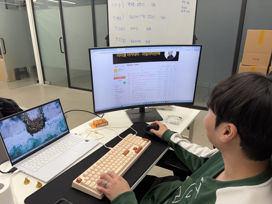 네이버 카페 Q&A 모니터링 장면